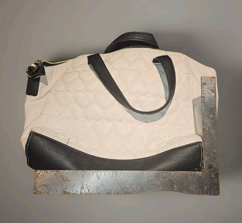 Betsey Johnson Lg White Quilted Heart Handbag Black Bow Heart Charm EUC MSRP $98 - Picture 12 of 12