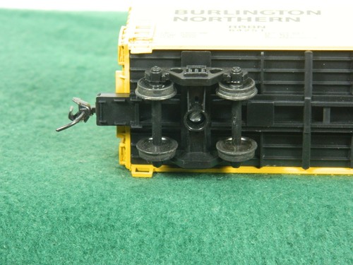 UNKNOWN HO #64251 BURLINGTON NORTHERN 50ft PLUG DOOR BOX CAR w/KNUCKLE COUPLERS - Picture 7 of 7