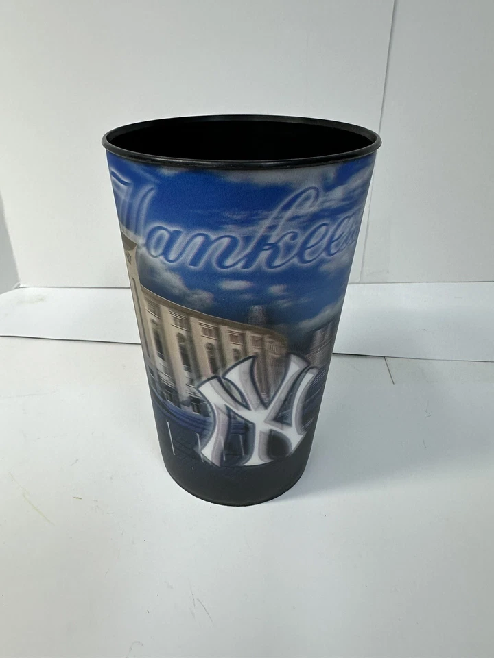 Сувенирный кубок New York Yankee Stadium цветная голограмма сувенирные сувениры MLB - Изображение 4 из 4