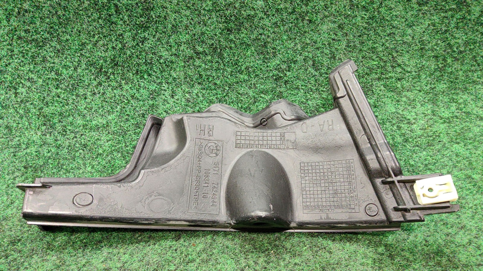 2019-2023 BMW X5 Front Right Cowl Panel OEM 51717424944