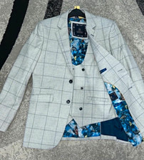 Cavani Men’s Grey Check 3 Piece Suit 38" Chest Size 38 Regular