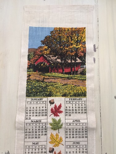 TOALLA DE TÉ - Calendario 1977 de colección, granero rural rojo, hojas de otoño que caen, Kay Dee - Imagen 2 de 6