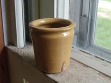 1840s SMALL 1 3/4" SIZE YELLOWWARE POTTERY MEDICAL SALVE OINTMENT POT PRIVY DUG