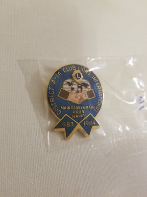 Lions Club International Main Dans La Main Pour Sevir 1983-84 Lapel Pin  #41