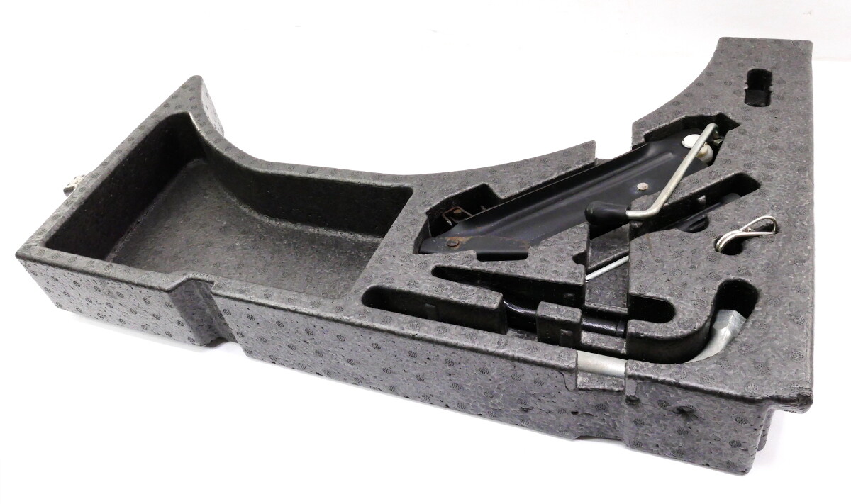 Spare Tire Trunk Tool Kit Jack Tools Lug Wrench Foam 06-09 VW