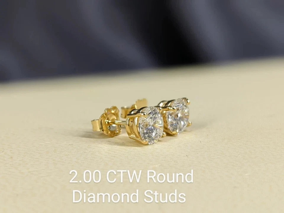 Juego de aretes de 4 puntas de diamantes cultivados en laboratorio de corte redondo de 2 quilates de oro amarillo sólido de 14 k Foto 4 de 4