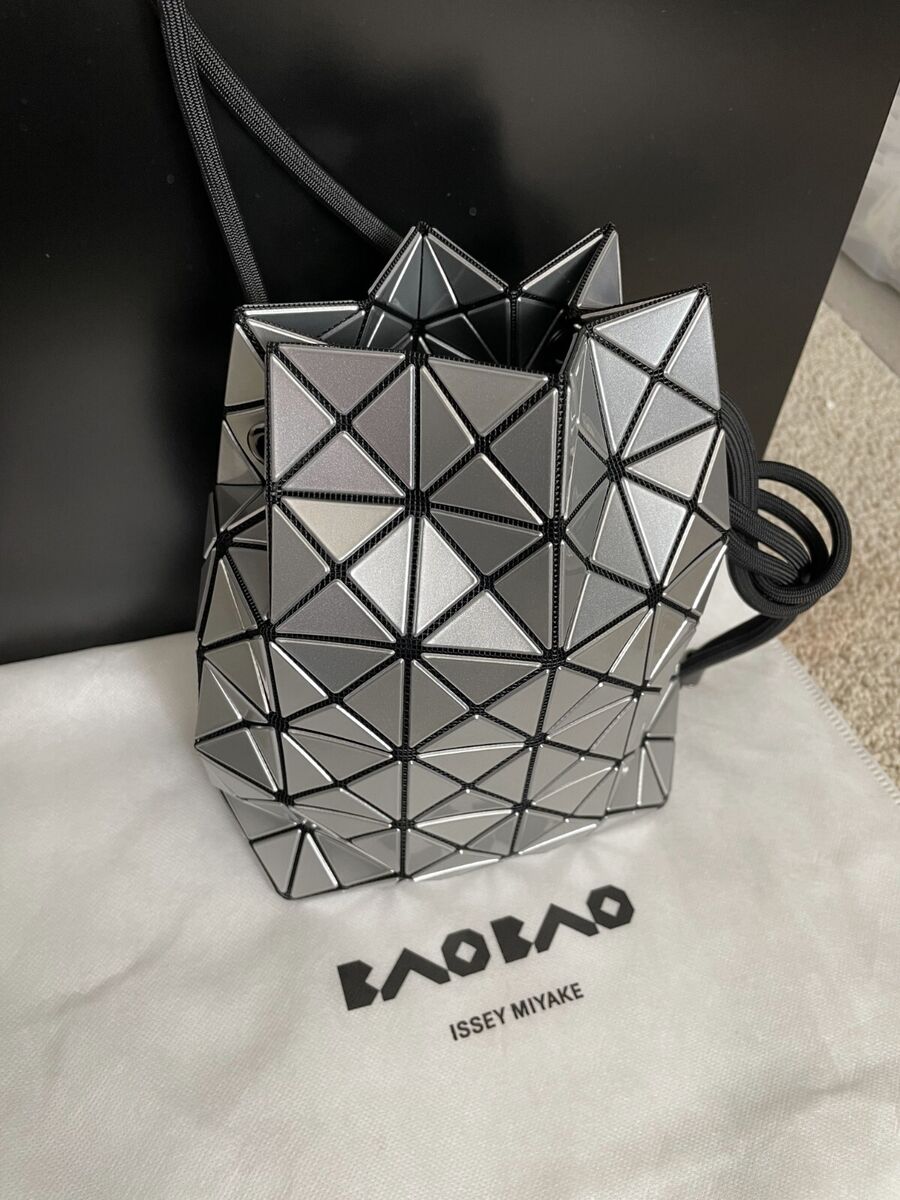 BAO BAO ISSEY MIYAKE Wring Shoulder Bag Silver PVC Japan New BAO BAO ISSEY MIYAKE Wring Shoulder Bag Silver PVC Japan New