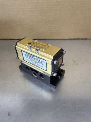 Ross W6456B2411 Pneumatic Poppet Valve With 600C01 Sub Base
