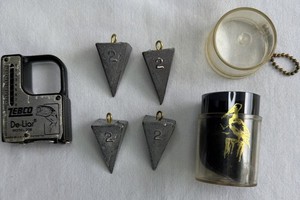 (4) Pyramid Fishing Weights, Zebco Hand Held Fish Scale, Pelican Sunglass Insert