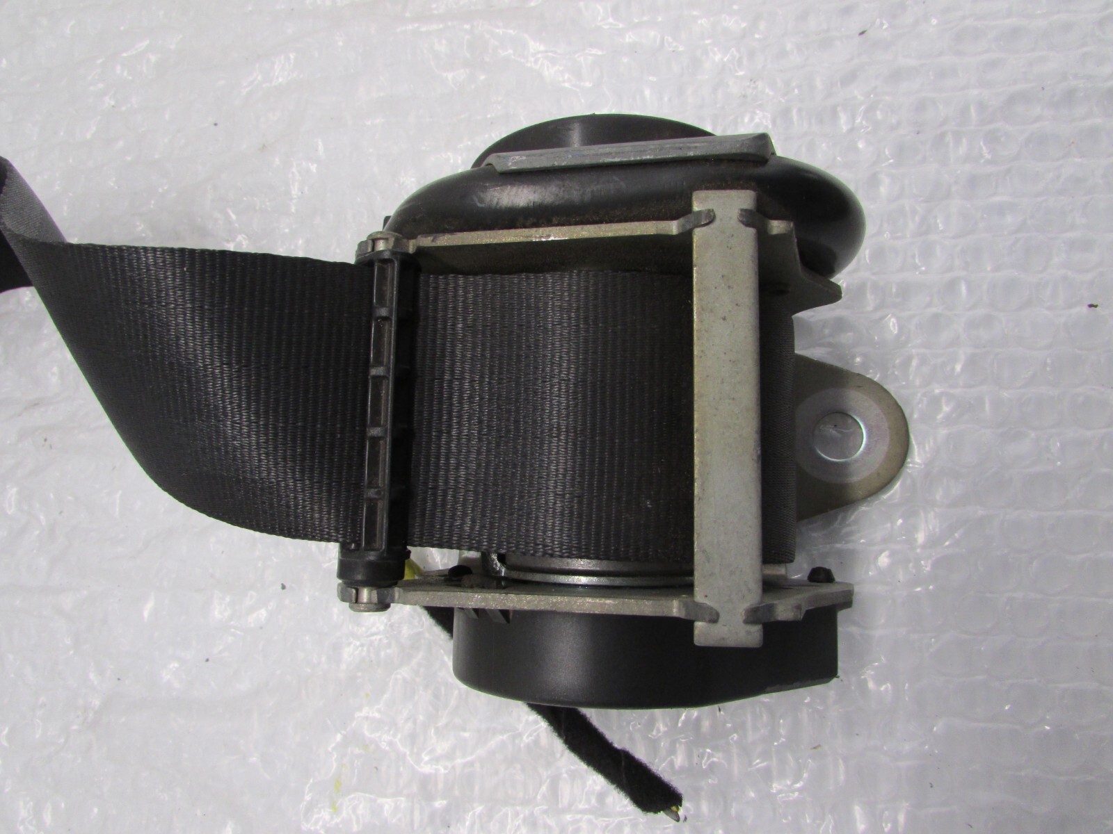 2014-2017 MASERATI QUATTROPORTE LEFT  REAR SEAT BELT RETRACTOR OEM 6700125060