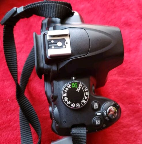 Nikon D3000 10.2 MP Digital SLR Camera - Black - (Body & Battery Only ) WORKING - Picture 4 of 10