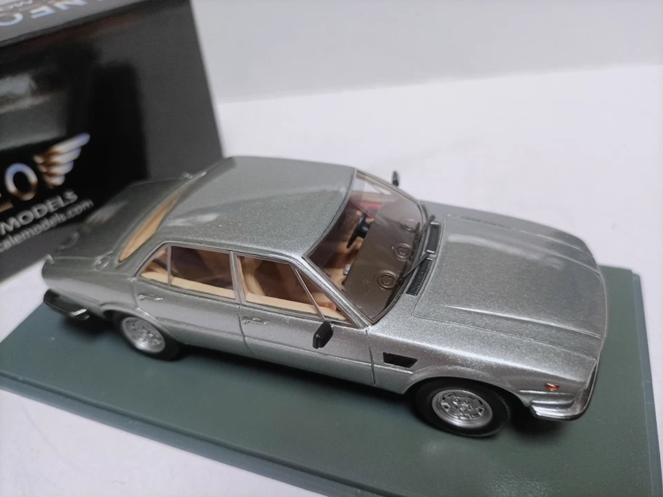 NEO Scale 1/43 Resin Model car DE TOMASO Deauville 1979 Silver/Gray - Image 4 of 4