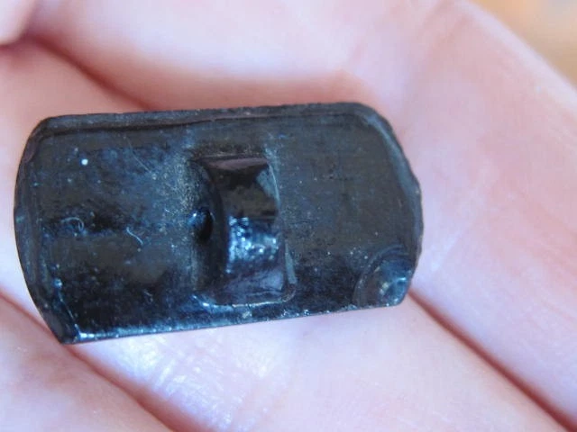 14 Matching Antique Black Glass Jet Oblong Etched w/Gold 3/4" Buttons Red Tint - Image 4 of 4