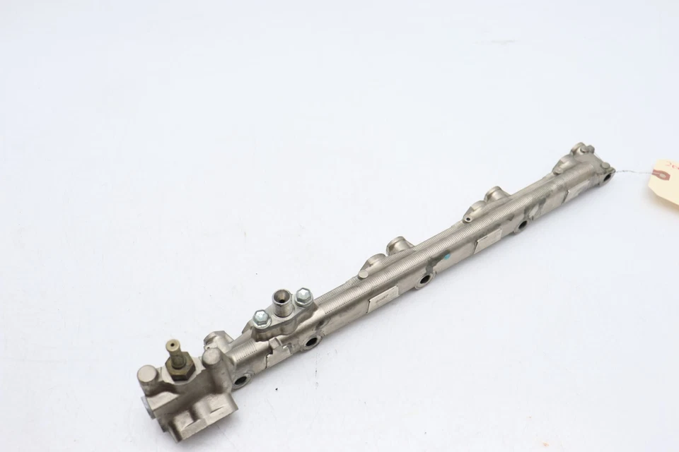 08-14 LEXUS IS F RIEL DE COMBUSTIBLE LADO PASAJERO DERECHO E0178 Foto 3 de 4