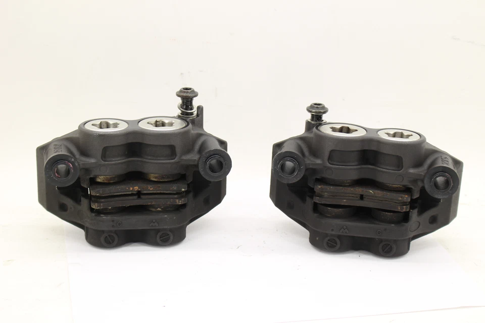Juego de pinzas de freno delanteras derecha izquierda Yamaha FZ09 2015 1RC-2580U-00-00 Foto 2 de 4