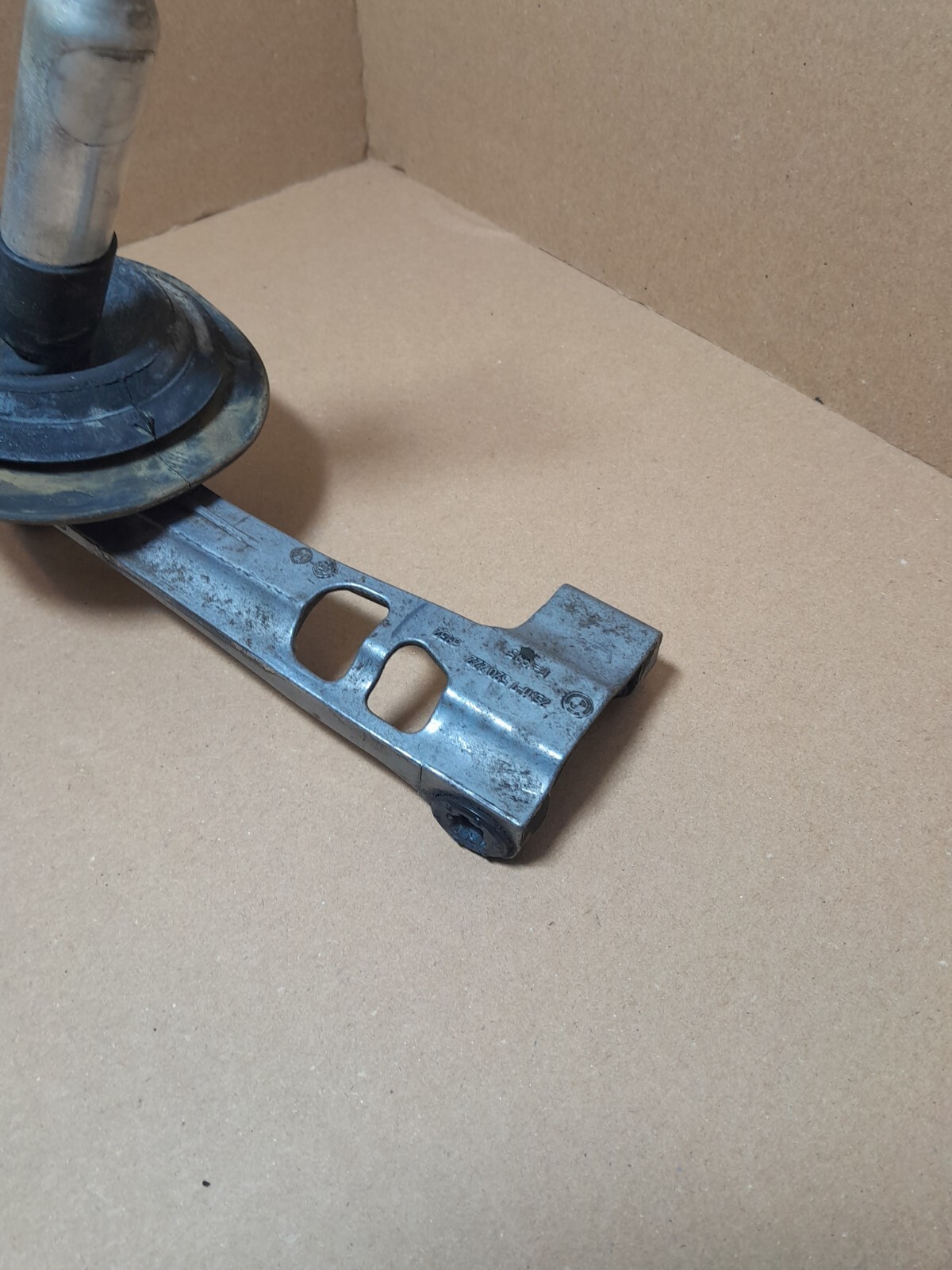 BMW E46 320d M47N 6 SPEED MANUAL GEARBOX GEAR LINKAGE SHIFTER SHIFT ARM