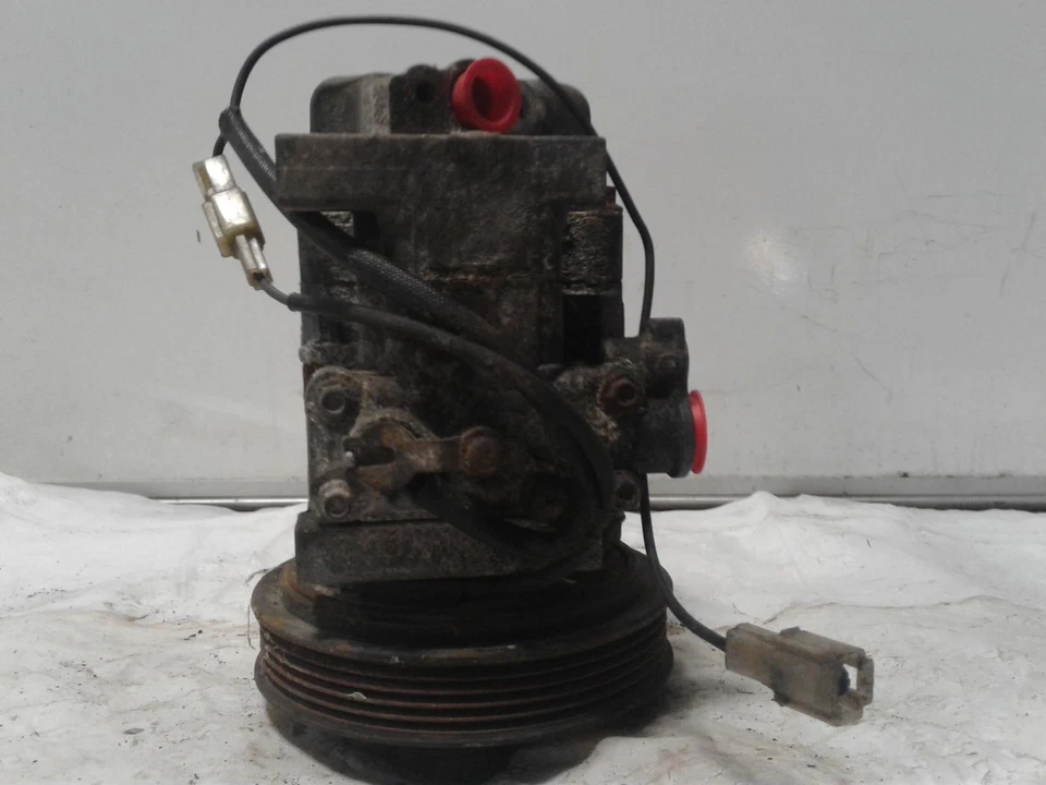 Compresor de aire acondicionado usado se adapta a: Mazda Mazda millenia 2000 6 cilindros 2500 grado B Foto 2 de 4