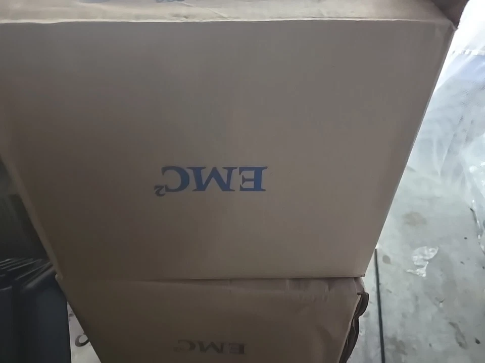 SATAII model # st2000nm0011 EMC 2 2TB 7200 RPM SAS 3.5" HDD new from Sealed cas - Image 2 of 4