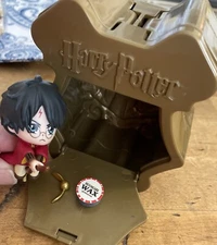 YuMe Harry Potter Riding On Broom With Snitch Broomcare Wax And Capsule