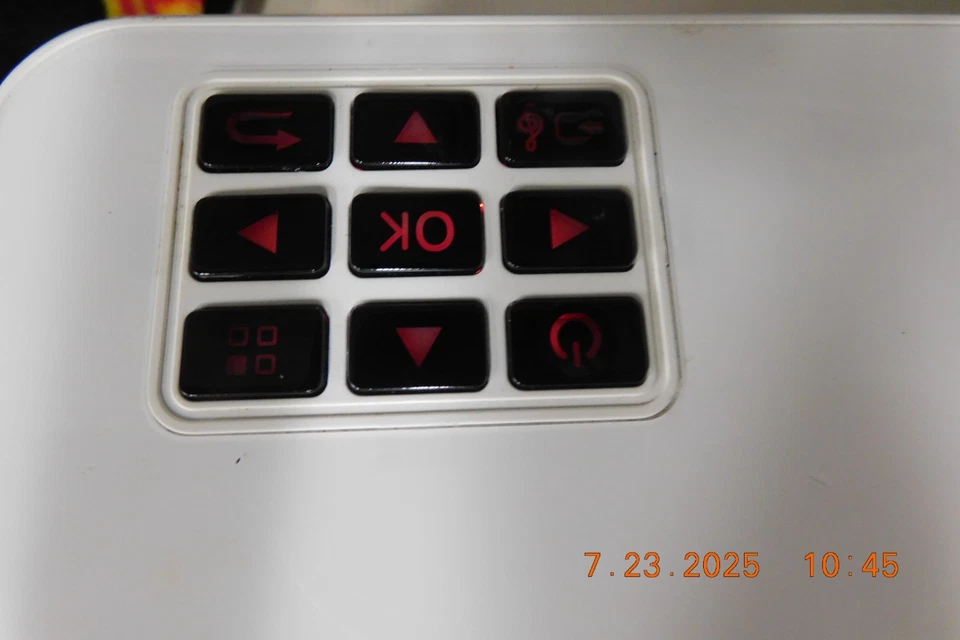 DBPOWER  LED PROJECTOR  MODEL L21  WHITE   **** NO REMOTE **** - Image 2 of 4