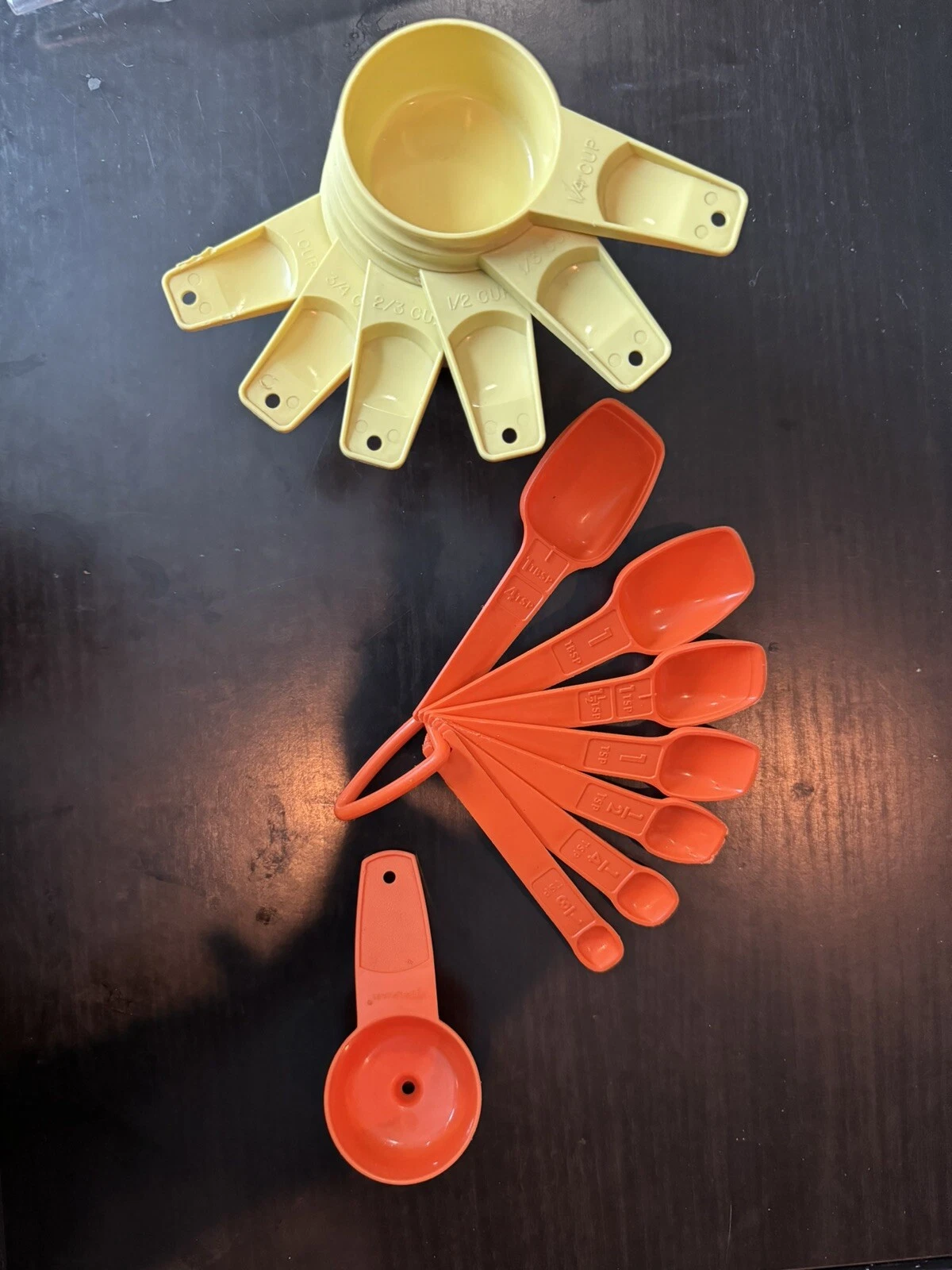 Vtg Tupperware Complete Set 6 Nesting Measuring Cups & 7 Spoons Yellow/Orange