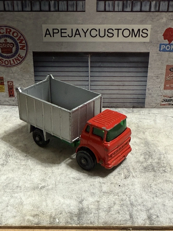 Vintage 1968 Matchbox Series No. 26 GMC Tipper Truck - Red & Silver - Image 2 of 4
