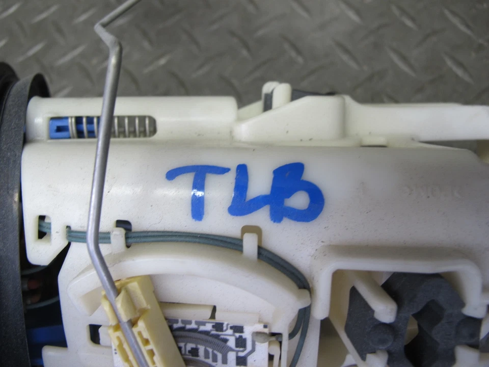 2001-2006 BMW E46 M3 S54 FUEL PUMP LEVEL SENSOR SENDING UNIT ASSEMBLY - Image 2 of 4