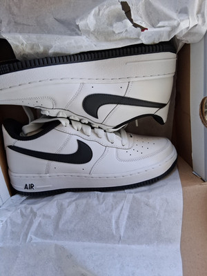 Nike Air Force 1 Low Top Lace-Up Men s Sneakers White/Black New w/ Box