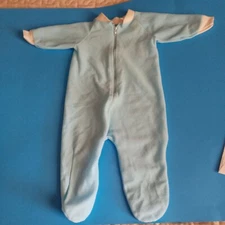 Vintage one piece sleeper pjs Apx 0/3 months,Unbranded 20" long, light blue.Nice