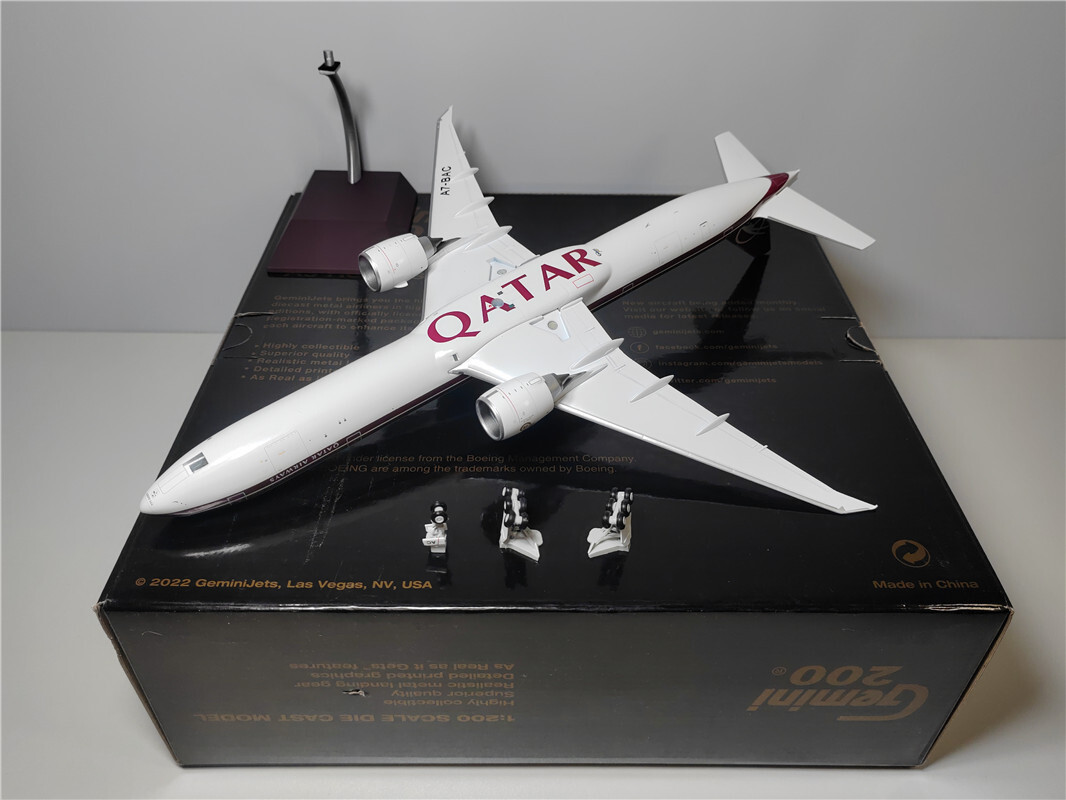 1:200 36CM Geminijets QATAR B777-300ER Passenger Airplane Diecast