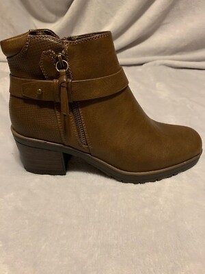 New Bare traps Booties Size 9M Color Mushroom