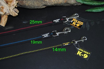 Julius-K9 Schlauchgurtleine,1m x 19mm MIT Schlaufe, rote Streifen Arbeitsleine