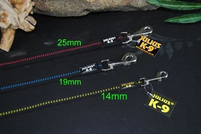 Julius-K9 Schlauchgurtleine,1m x 19mm MIT Schlaufe, rote Streifen Arbeitsleine