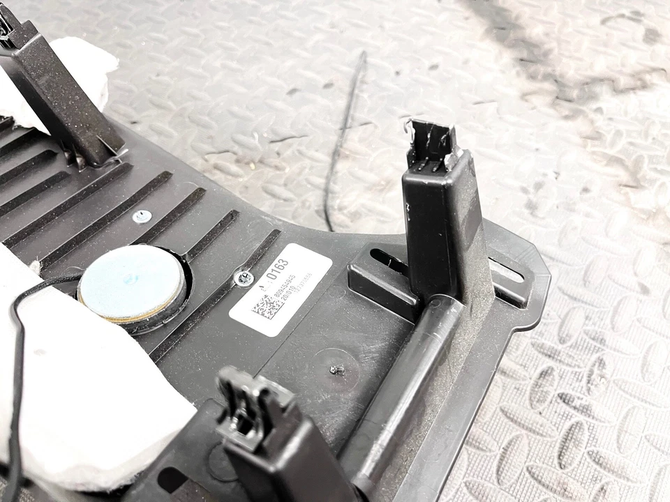 19-23 GMC SIERRA 2500 3500 REAR RIGHT PASS SIDE LOWER PLATE TRIM COVER PANEL OEM - Image 4 of 4