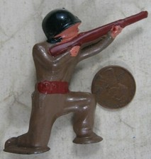 Vintage Barclay Pod Foot Soldier Kneeling Shooting Up Green Helmet