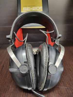 Vintage Pioneer SE-205 Headphones in Case *HAS ISSUES