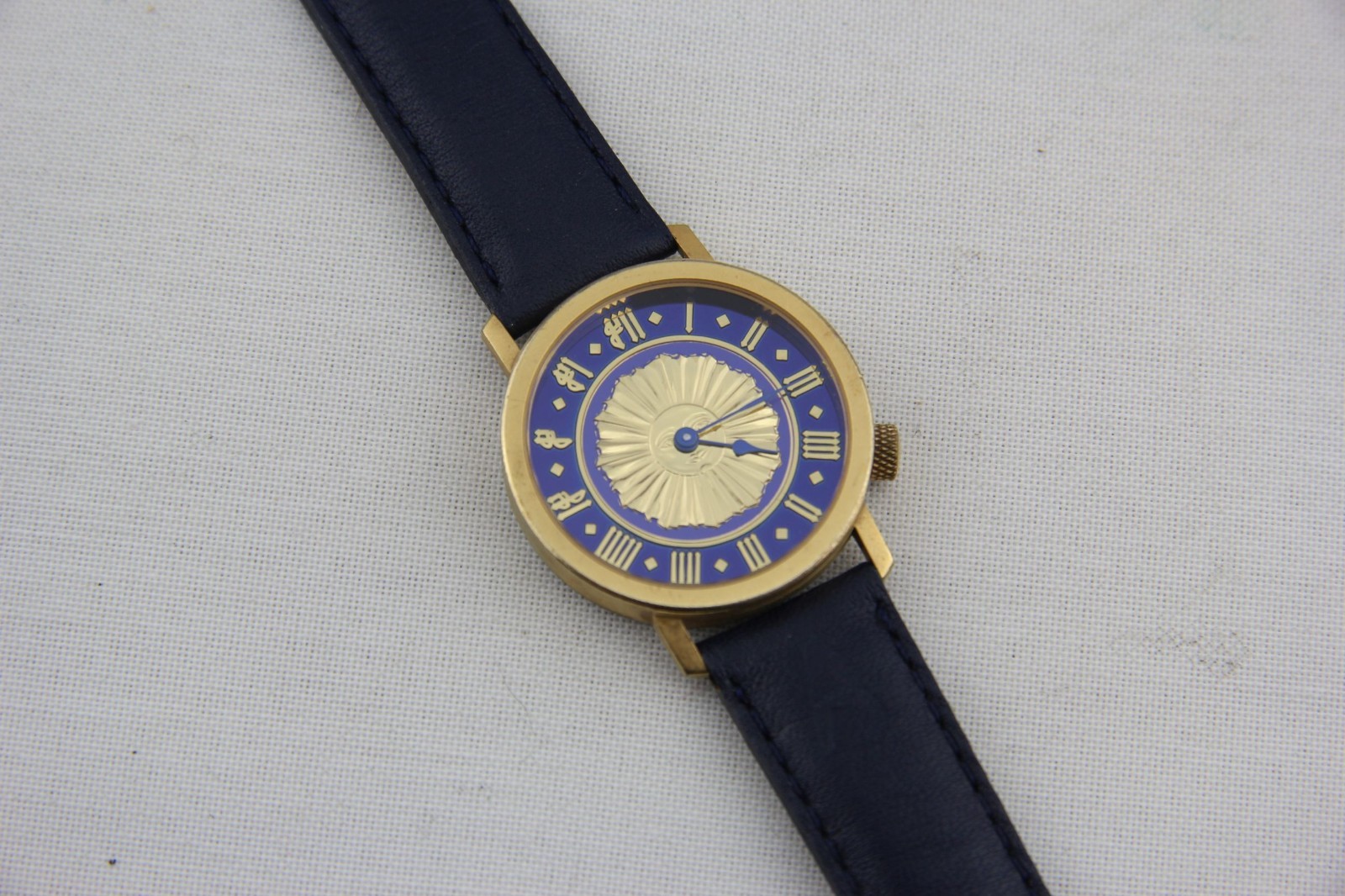 Akteo Design Armbanduhr Uhr mit neuer Batterie Quarz # 12491