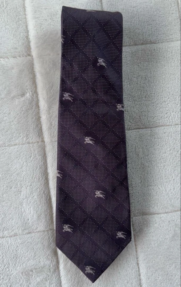 Burberry London Corbata de Seda Púrpura Logotipo de Caballo Patrón a Cuadros Usado Italia 144 cm Foto 2 de 4