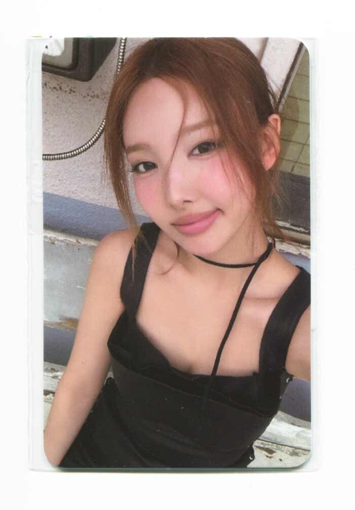 NAYEON - Yes I am Nayeon Photobook [JYP ALADIN] PREORDER