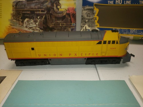 AS IS AHM HO #5034 UNION PACIFIC FAIRBANKS MORSE c-liner LOCOMOTIVE and ephemera - Picture 2 of 12