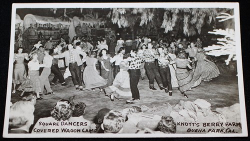 Knott's Berry Farm 1953 POSTKARTE Planwagen Camp Square Dancers Country Swing