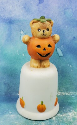 LM1 Lucy and Me Lucy Rigg bear as Halloween Pumpkin thimble