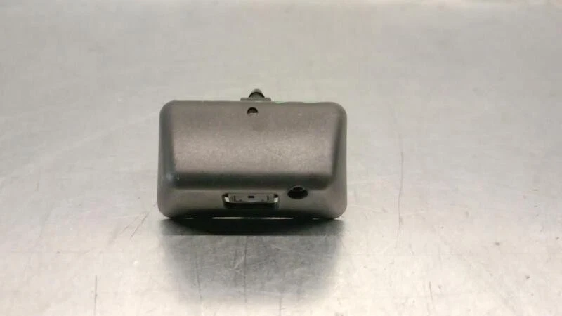 9842794380 reservoir lave-glace avant pour CITROEN C4 III (BA BB BC ) 5566391 - Photo 2/4