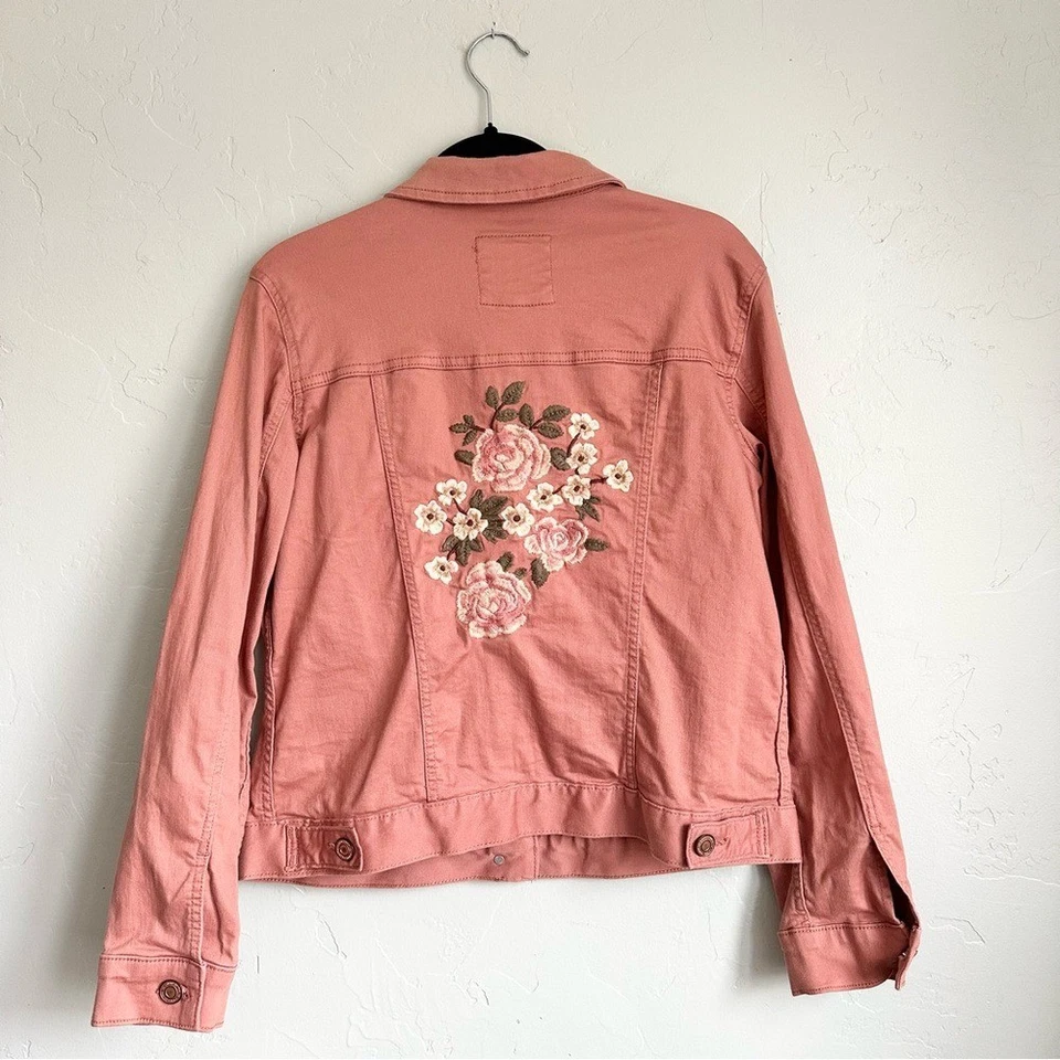 LC Lauren Conrad | Chaqueta Denim Rosa Polvorienta Jardín Niña Floral Bordada Foto 3 de 4