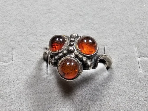 GRANDMA GRABE'S BEAUTIFUL VINTAGE STERLING SILVER AMBER 2.6G RING SIZE 8.5
