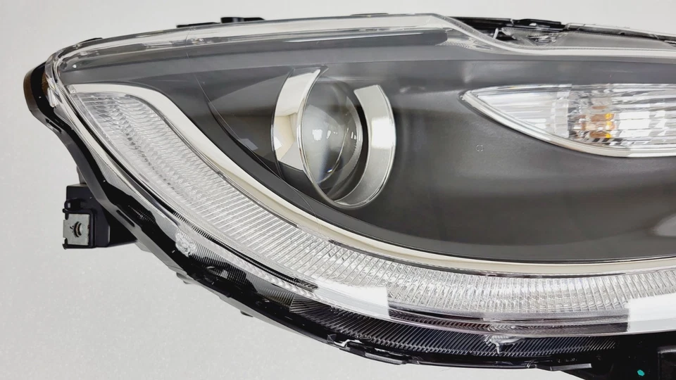 Proyector halógeno derecho Chrysler 200 2015 2016 2017 faros LED DRL 68145672AD Foto 3 de 4