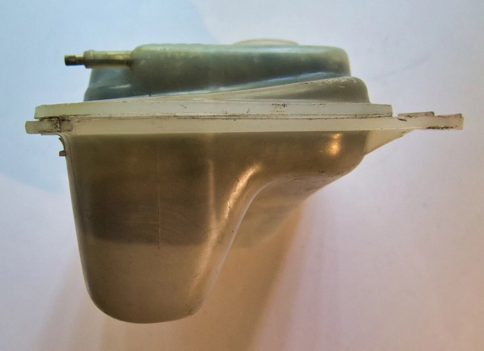 Tanque de expansión de refrigerante Audi Coupé, 4000 Quattro 857121403 Foto 3 de 4