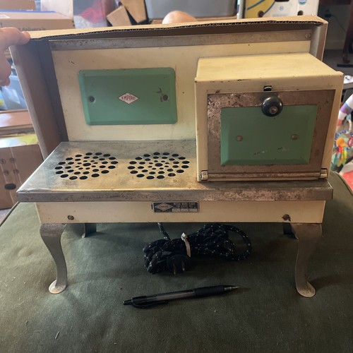 Empire Metal Ware Cast Metal Toy Electric Stove 1930s double burner green/ivory