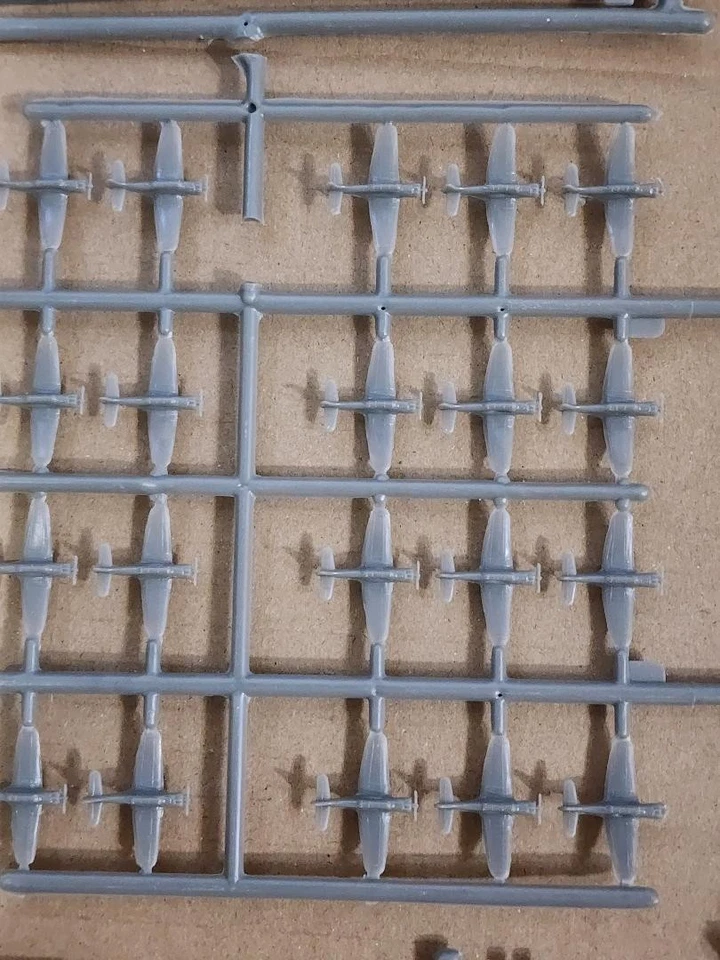 Vintage Revell 1/480 CV-6 USS ENTERPRISE – The BIG E - Image 4 of 4