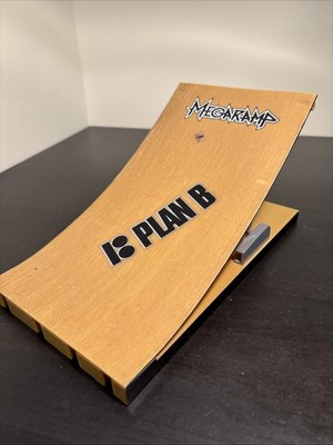 Vintage 2007 Spin Master Tony Hawk Fingerboard/ TECH DECK Ramp. RARE